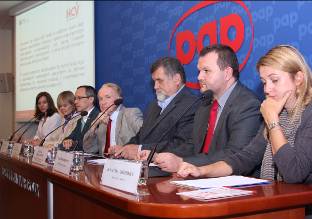 from the left: Aleksandra Chmielewska –Office of the Swiss-Polish Cooperation Programme; Simon Geissbühler – Deputy Ambasador of Switzerland; Professor Mirosław J. Wysocki, Director of the NIZP-PZH; Professor Andrzej Zieliński – National Consultant for Epidemiology; Marek Posobkiewicz – Chief Sanitary Inspector; Paulina Miśkiewicz – Office Director of the WHO in Warsaw 